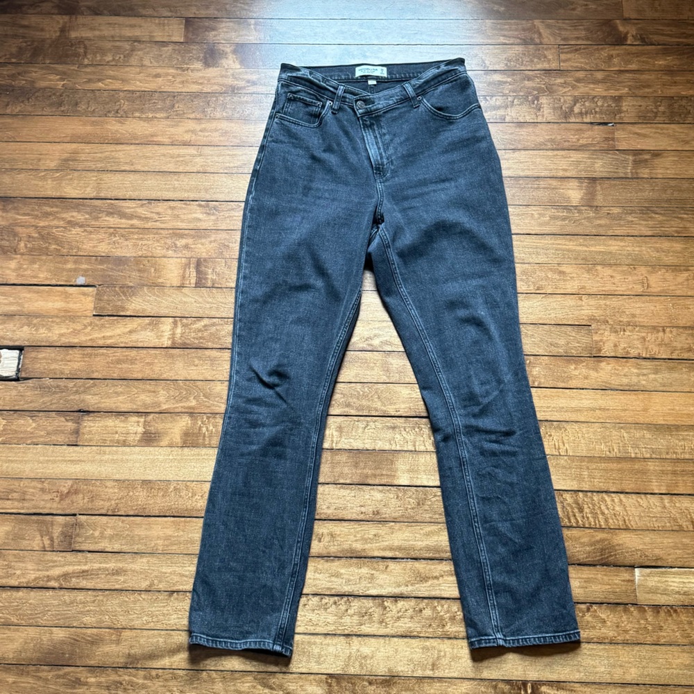 Abercrombie Curve Love The 90s Slim Ultra Straight Jean!
